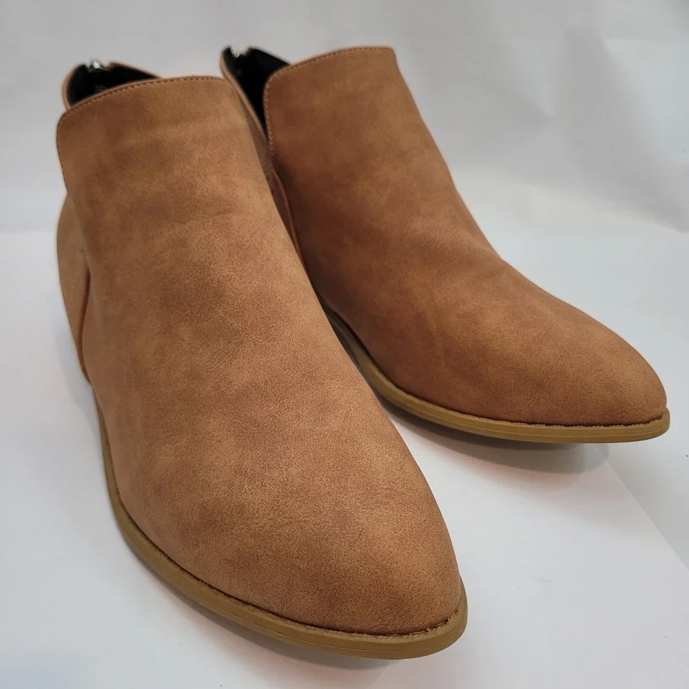 New Ankle Booties Women Size US 10 (41) Tan Faux Suede Pointed Toe Rear Zip